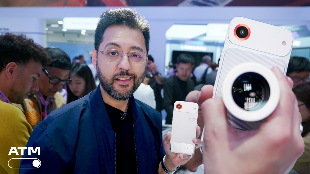 This Phone Adds Cameras, Battery Packs and More Magnetically