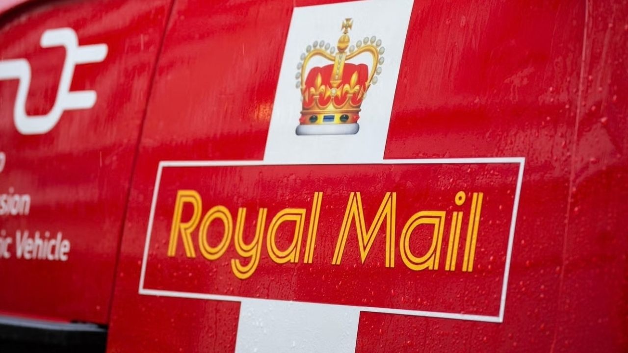 Postal shake-up paused as Royal Mail braces for Christmas peak | The ...